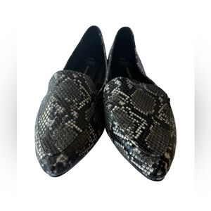 Time and Tru Snake Print Flats Women Size 8W Memory Foam Comfort Loafers Office